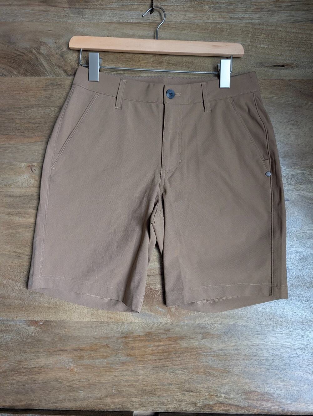 NWT Vuori Golf Shorts Men's 28 Brown Stretch Chino Performance Mid-Rise Classic